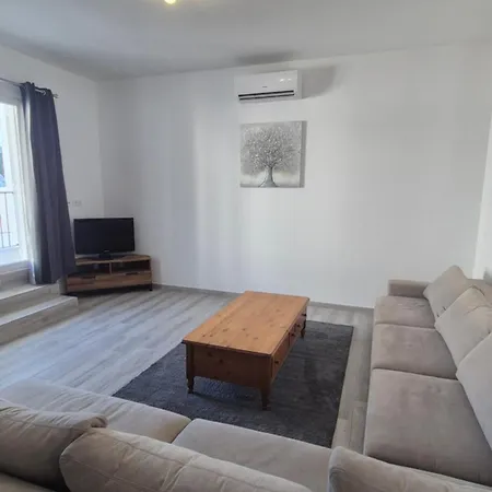 Feliz - Large - Pool