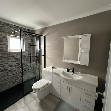 Feliz - Large - Pool וילה