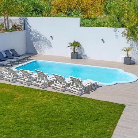 Feliz - Large - Pool *